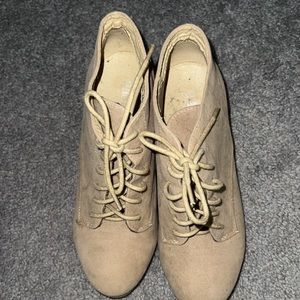 Bella Marie Booties size 8